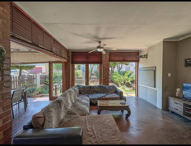 4 BEDROOM TOWNHOUSE FOR SALE IN HENNOPSPARK